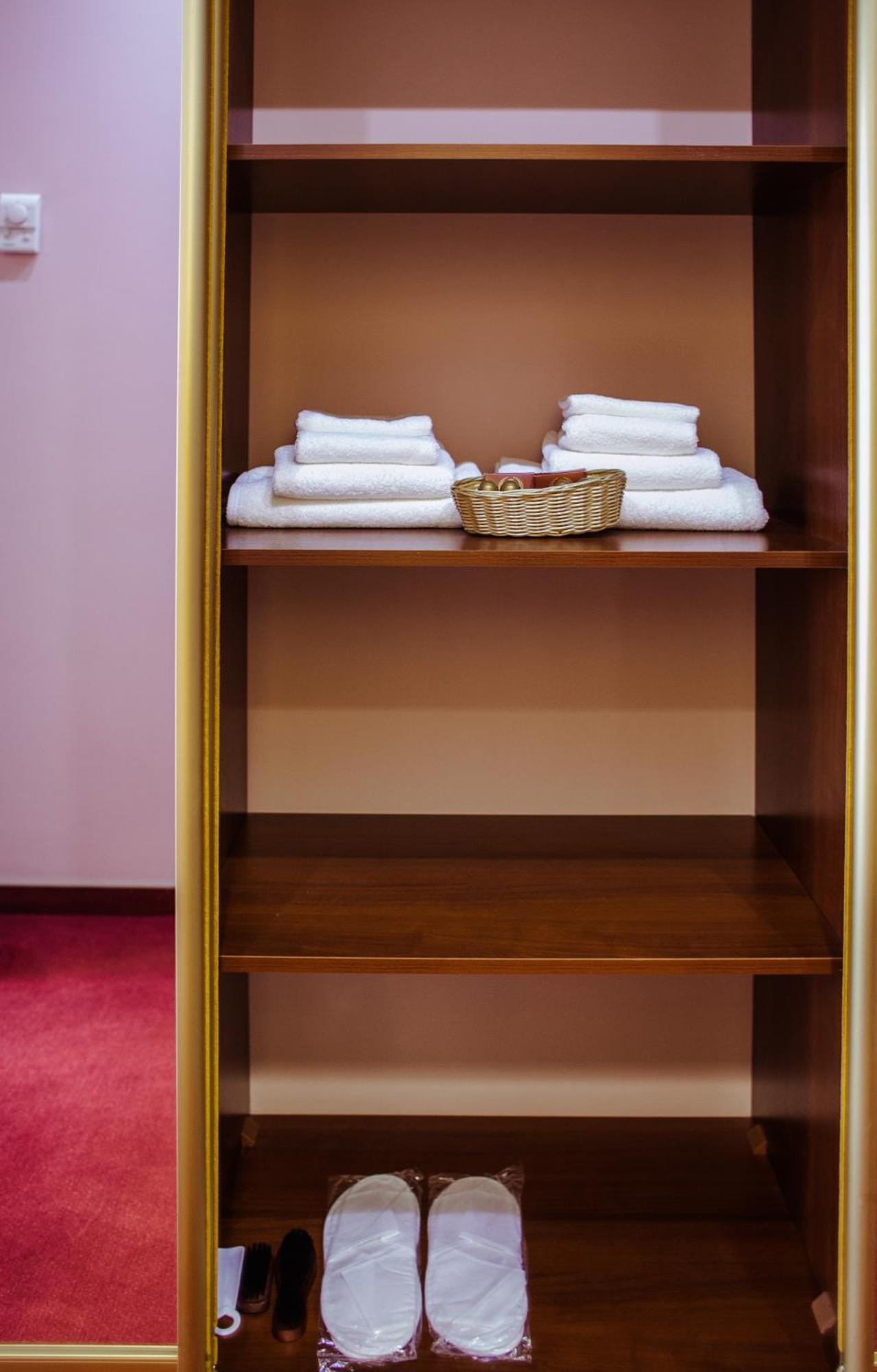 Warszawa Hotel Malekhuv Extérieur photo